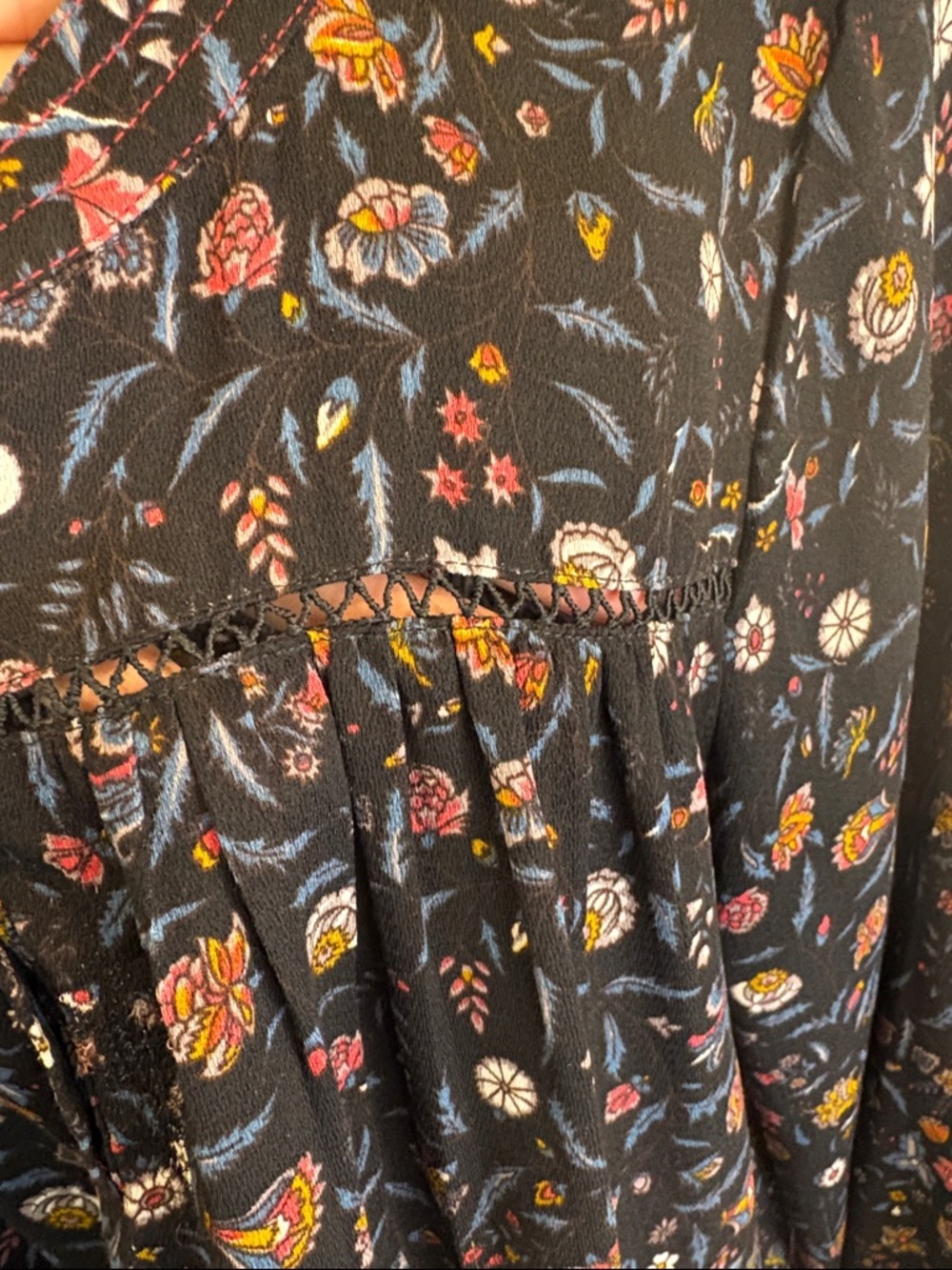 Current Air Pleated Floral Long-Sleeve Blouse - Black Floral size M - Picture 3 of 7